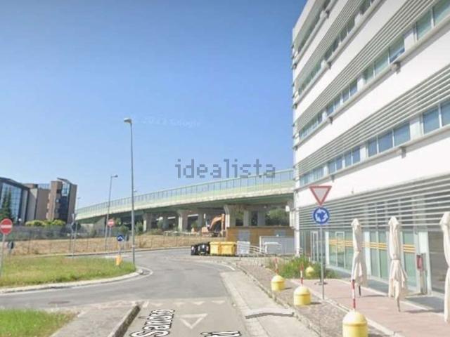 Locale Commerciale in vendita a Ponte Rosso, Marche