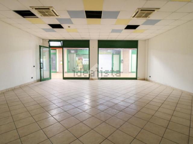 Locale Commerciale in vendita a Urago D'oglio, Lombardia