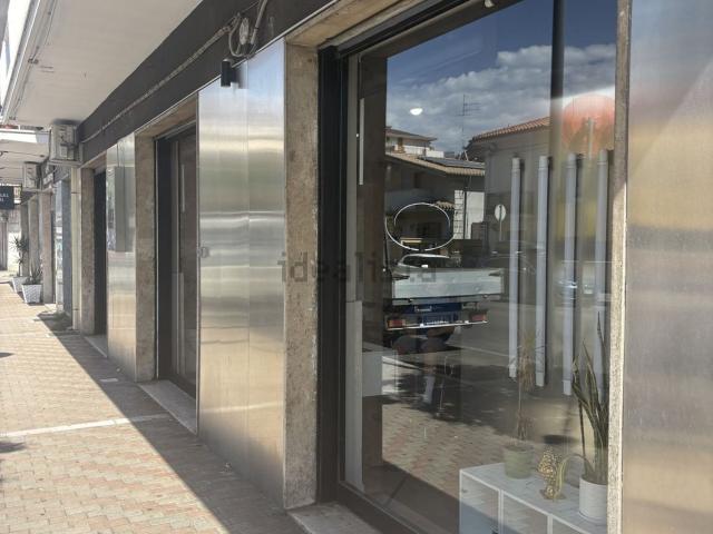 Locale Commerciale in vendita a Pescara, Abruzzo