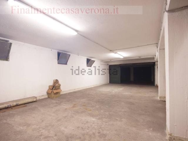 Locale Commerciale in vendita a Ovest, Brenzone