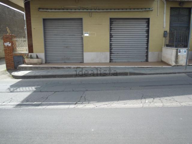 Locale Commerciale in vendita a Belpasso, Sicilia