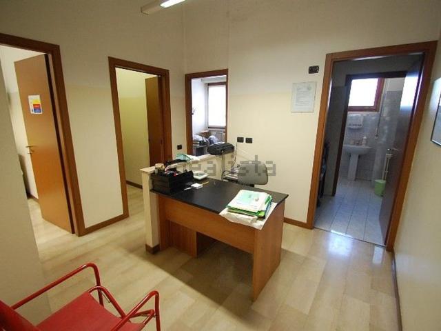 Locale Commerciale in vendita a Cuggiono, Lombardia