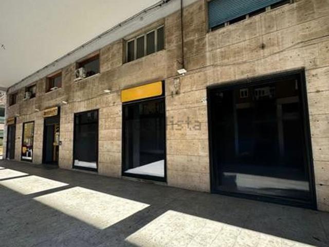 Locale Commerciale in vendita a Borgo-Sanzio, Catania