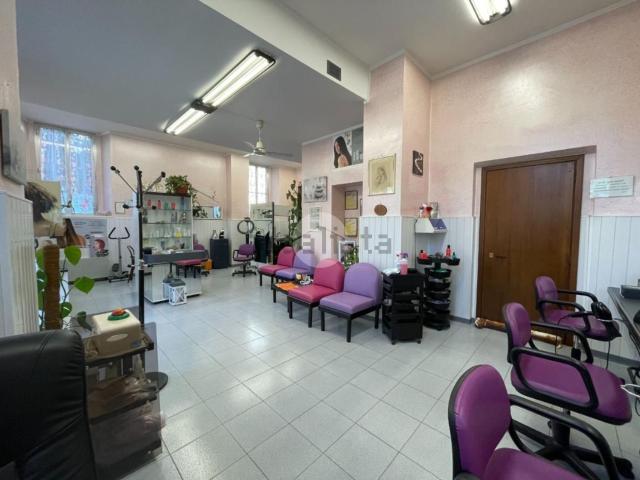 Locale Commerciale in vendita a Magenta, Lombardia