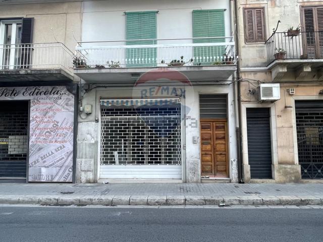 Locale Commerciale in vendita a Cappuccini, Ragusa