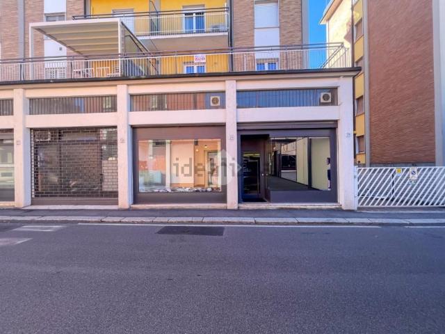 Locale Commerciale in vendita a Zona Castello, Cremona