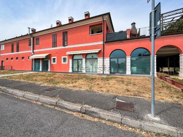 Locale Commerciale in vendita a Pievedizio, Mairano