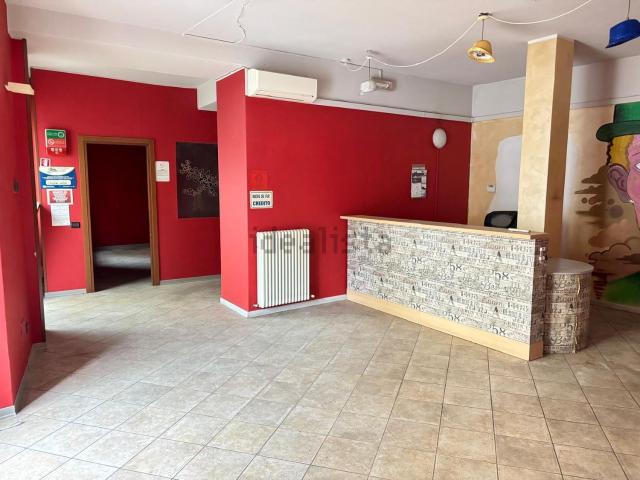 Locale Commerciale in vendita a Bruntino, Villa D'almè