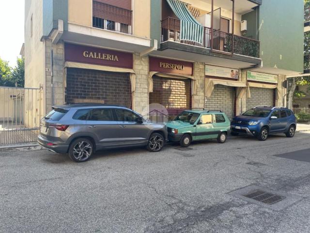 Locale Commerciale in vendita a Castelletto, Abbiategrasso
