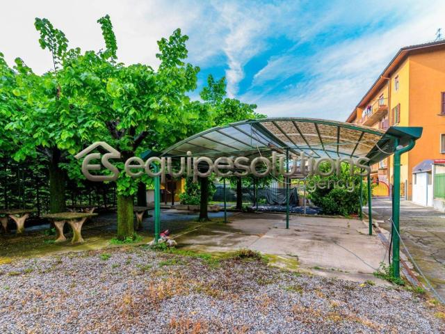 Locale Commerciale in vendita a Alzano Lombardo, Lombardia