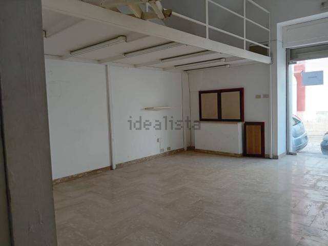 Locale Commerciale in vendita a Puglia, Bari