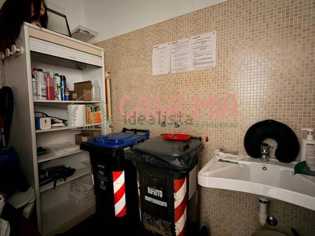 Locale Commerciale in vendita a Madonna del Pilastro, Gragnano Trebbiense