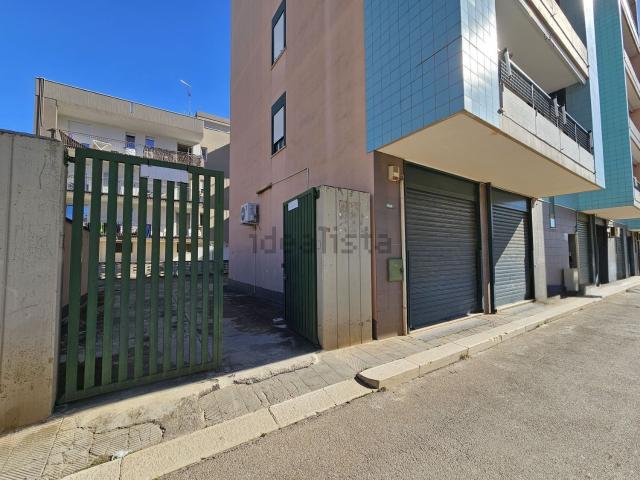 Locale Commerciale in vendita a Puglia, Bari