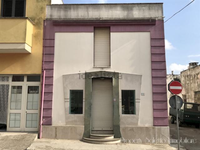 Locale Commerciale in vendita a Puglia, Lecce