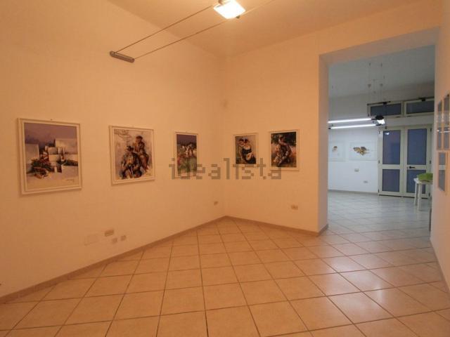 Locale Commerciale in vendita a Puglia, Taranto