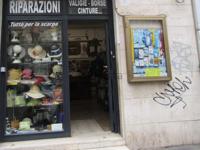 Locale Commerciale in vendita a Borgo-Sanzio, Catania