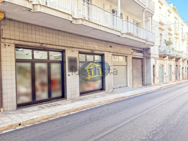 Locale Commerciale in vendita a Puglia, Bari