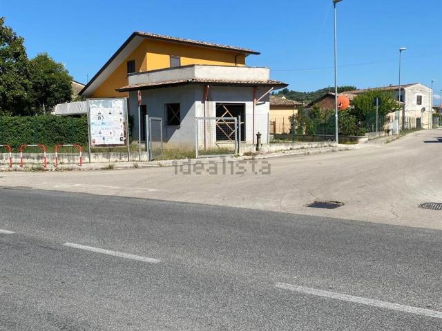 Locale Commerciale in vendita a Ceprano, Lazio