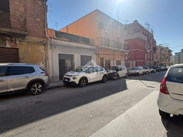 Locale Commerciale in vendita a Giostra, Messina