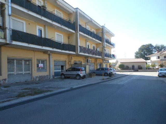 Locale Commerciale in vendita a Vairano Patenora, Campania