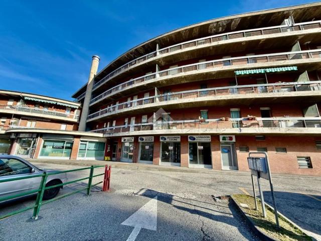 Locale Commerciale in vendita a Le Gotrau, Aosta