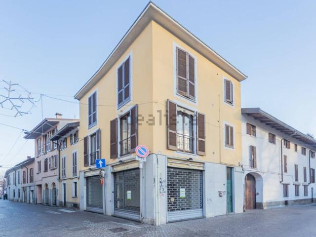 Locale Commerciale in vendita a Dugana, Desio