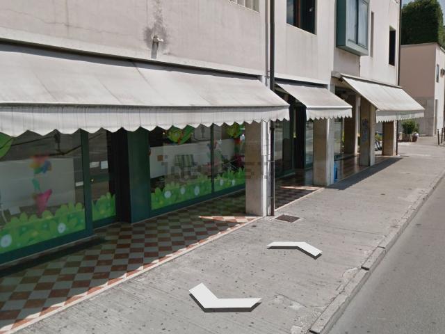 Locale Commerciale in vendita a Castelfranco Veneto, Veneto