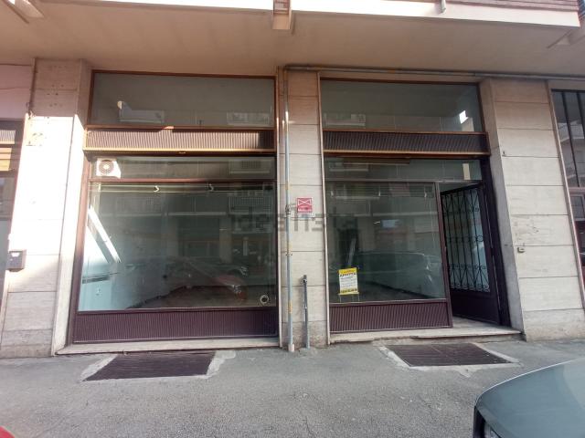Locale Commerciale in vendita a Rione Cattedrale, Piemonte