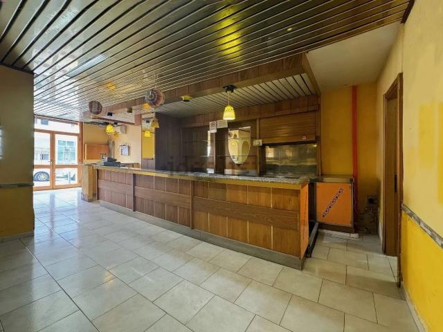 Locale Commerciale in vendita a Cappuccini, Cala Di Volpe