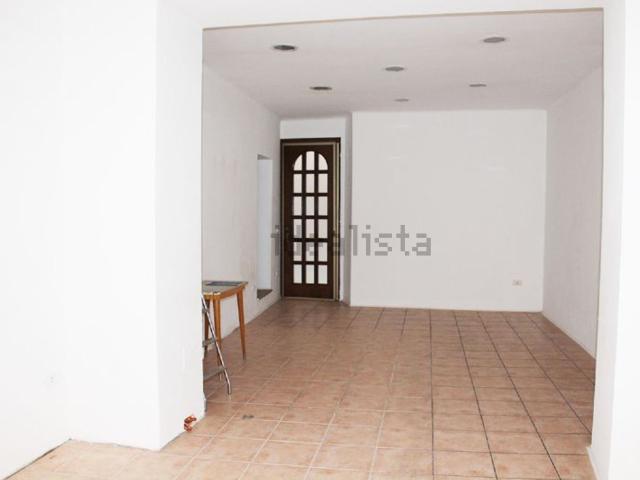 Locale Commerciale in vendita a Urbino, Pesaro e Urbino