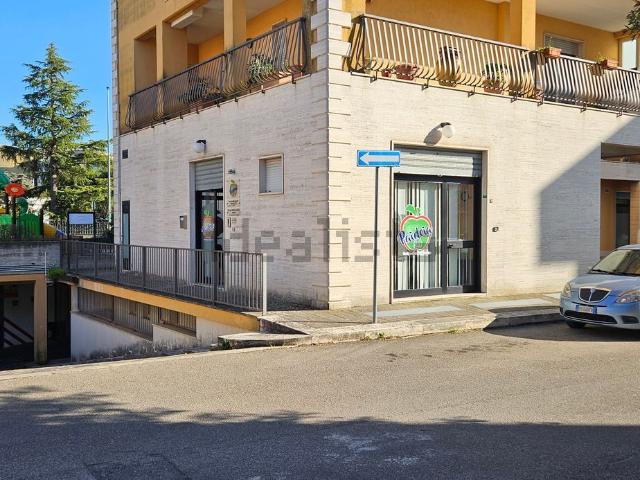 Locale Commerciale in vendita a Puglia, Bari
