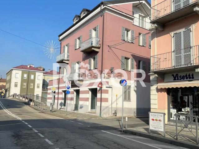 Locale Commerciale in vendita a Nizza Monferrato, Asti