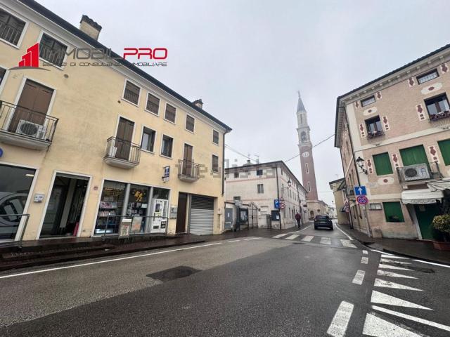 Locale Commerciale in vendita a Zanè, Veneto