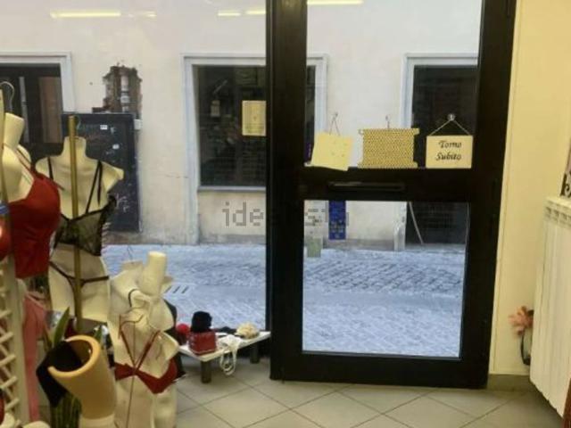 Locale Commerciale in vendita a Piemonte, Alessandria