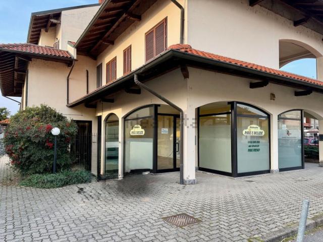 Locale Commerciale in vendita a Calvignasco, Lombardia