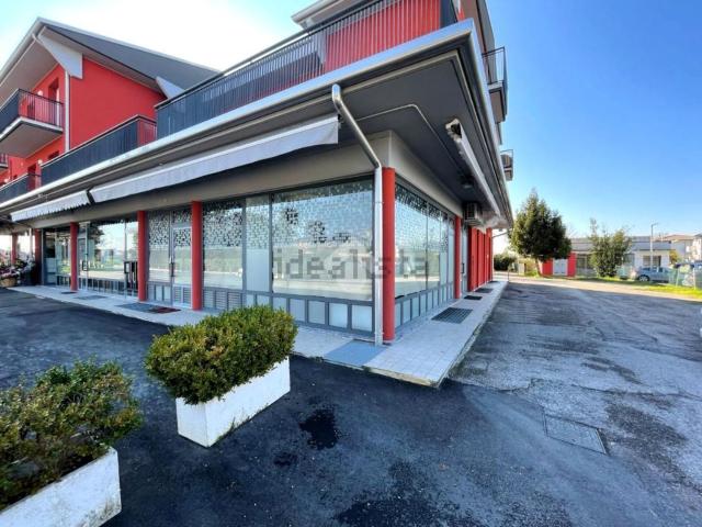 Locale Commerciale in vendita a Rovarè, San Biagio di Callalta
