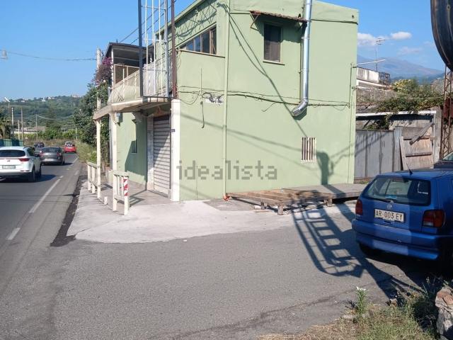 Locale Commerciale in vendita a Giarre, Sicilia