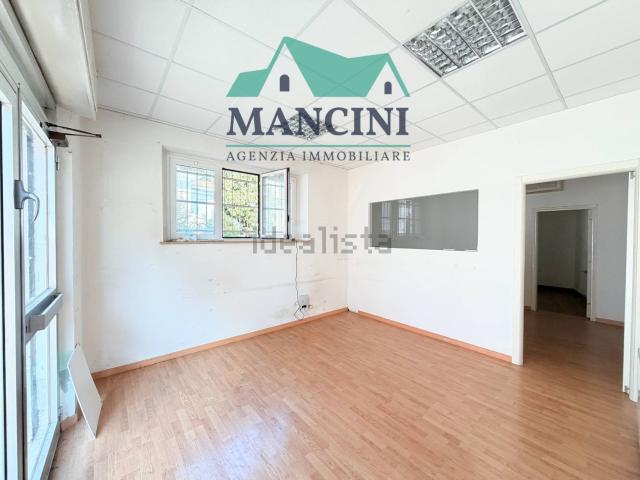 Locale Commerciale in vendita a Marche, Ancona