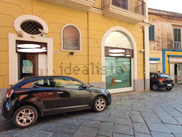 Locale Commerciale in vendita a Maddaloni, Campania