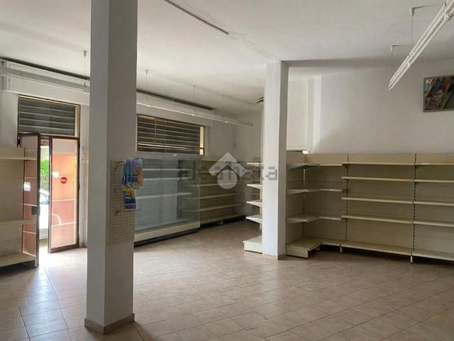 Locale Commerciale in vendita a Guizza, Padova