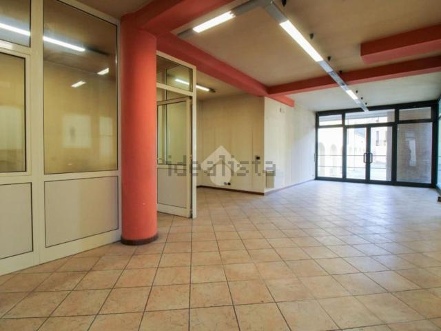 Locale Commerciale in vendita a San Rocco, Palazzolo Sull'oglio