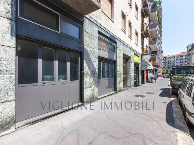 Locale Commerciale in vendita a Municipio 8 di Milano, Milano