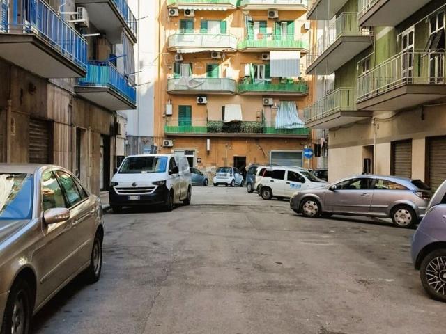 Locale Commerciale in vendita a Puglia, Taranto