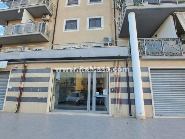 Locale Commerciale in vendita a Tufolo, Calabria