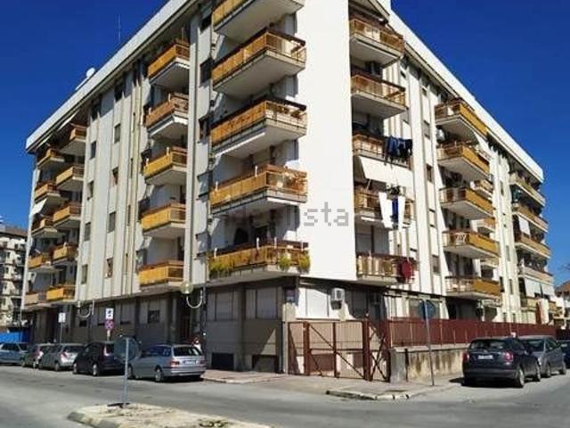 Locale Commerciale in vendita a Puglia, Barletta-andria-trani
