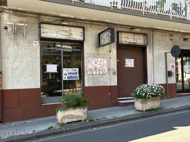 Locale Commerciale in vendita a Gravina Di Catania, Sicilia