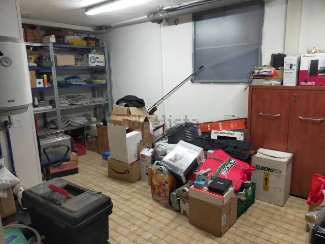Locale Commerciale in vendita a Ovest, Brenzone