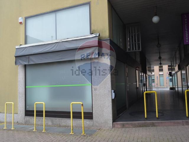 Locale Commerciale in vendita a Bogno, Besozzo