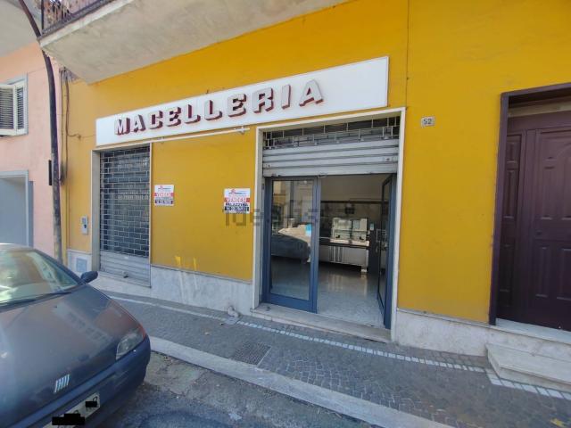 Locale Commerciale in vendita a Ceccano, Frosinone