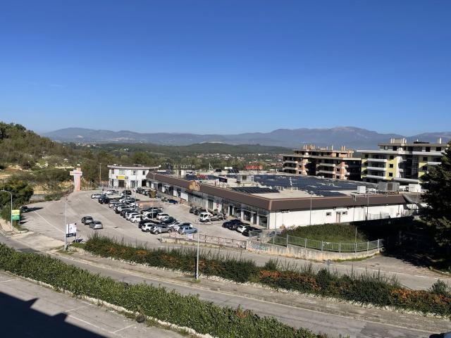 Locale Commerciale in vendita a Ceccano, Lazio